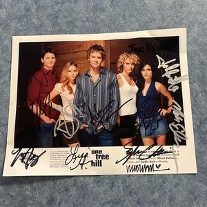 Signed photo of One Tree Hill Cast in 2007